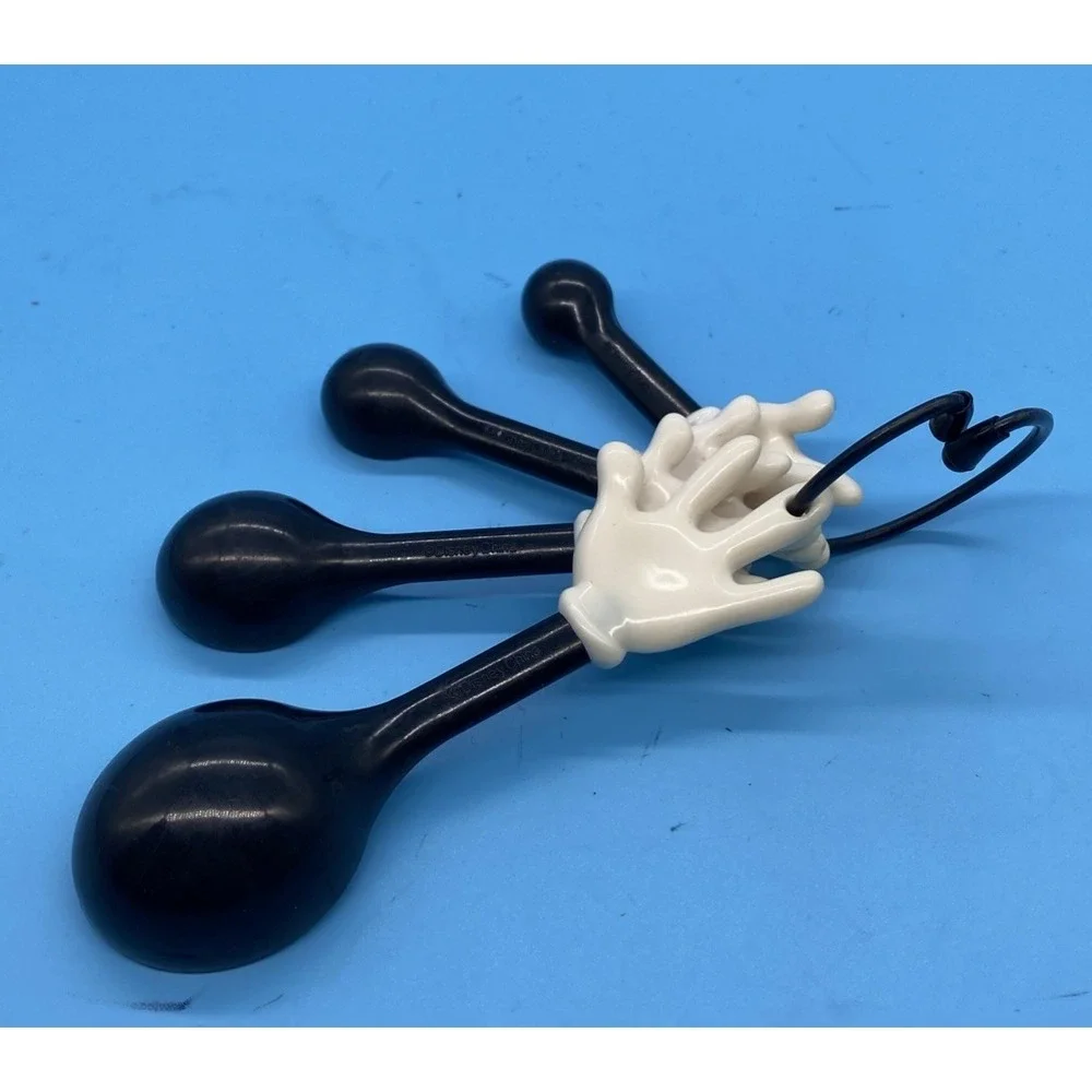 Disney Mickey Mouse Hands 4-Piece Measuring Spoons Set Plastic Pre-owned‎